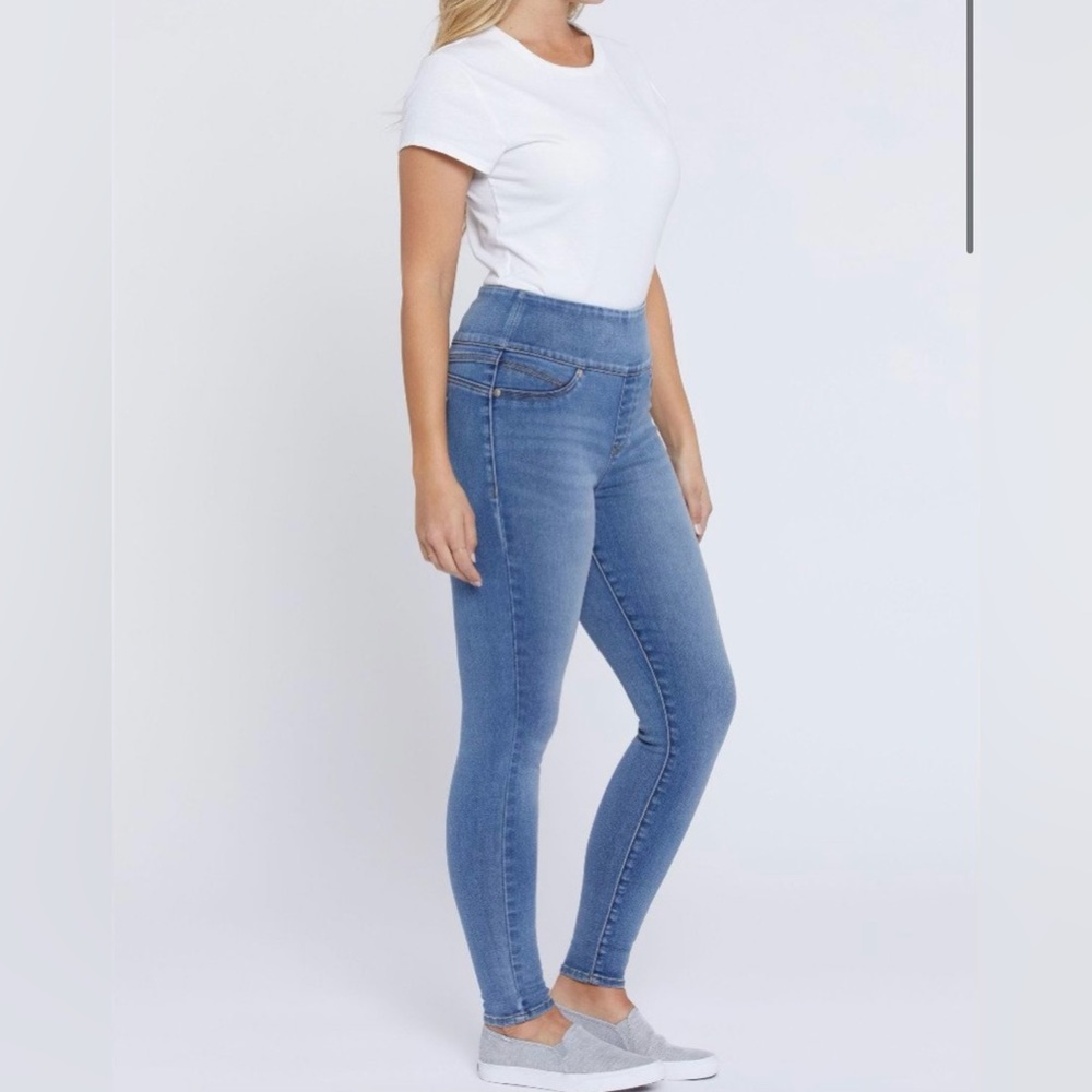 Nine West Light Wash jeans - Picture 2 of 2